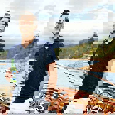 Heineken beer 0.0 zero man at boat